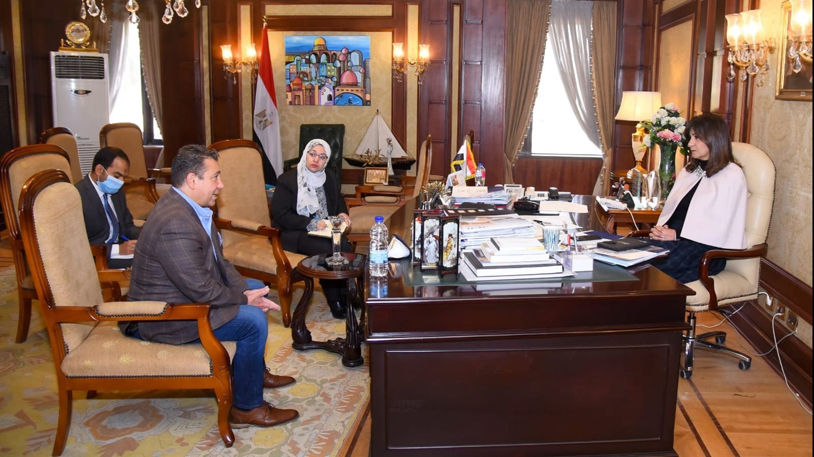 وزيرة الهجرة