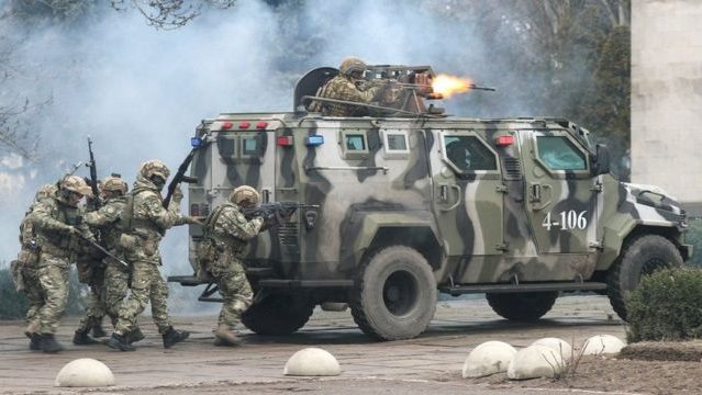 بريطانيا: روسيا تستخدم المدنيين الأوكرانيين كدروع بشرية