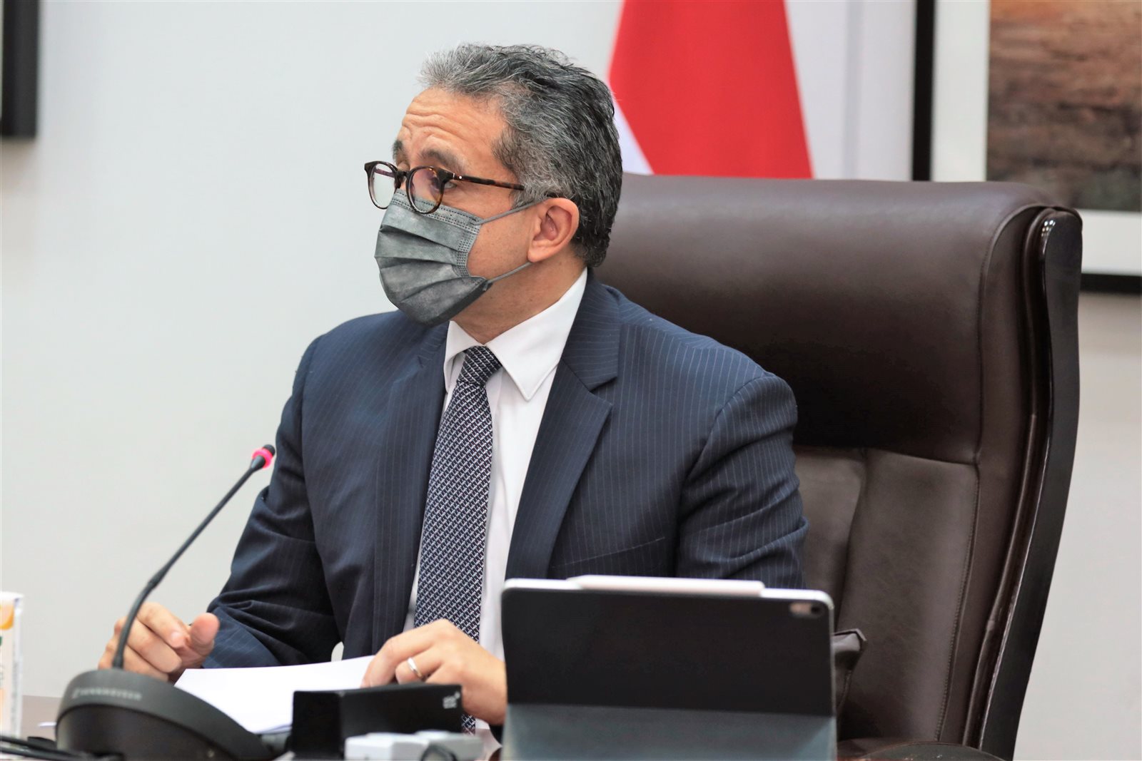 وزير السياحة والآثار 