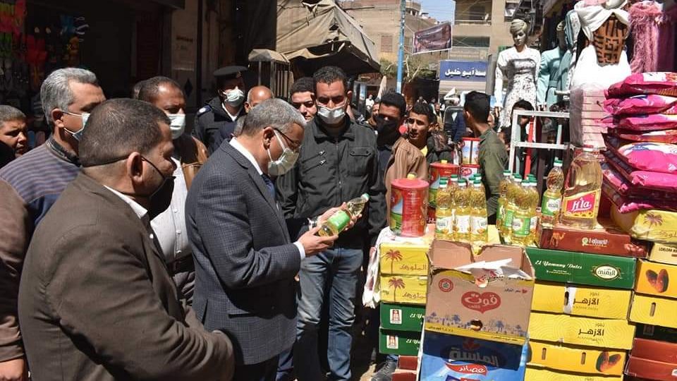 محافظ المنيا يتابع توفير السلع بالقري