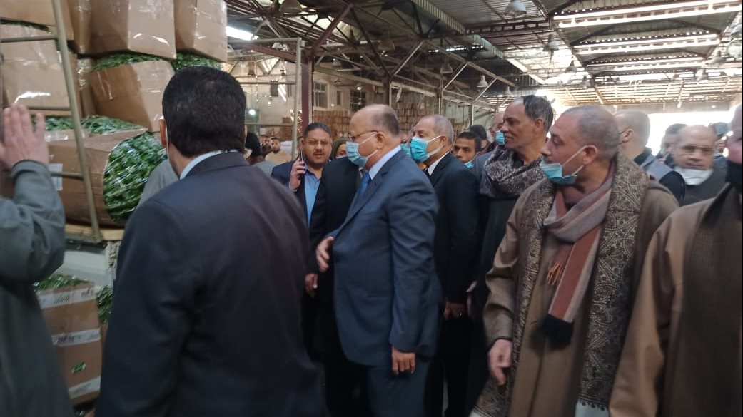 جولة محافظ القاهرة بسوق العبور 