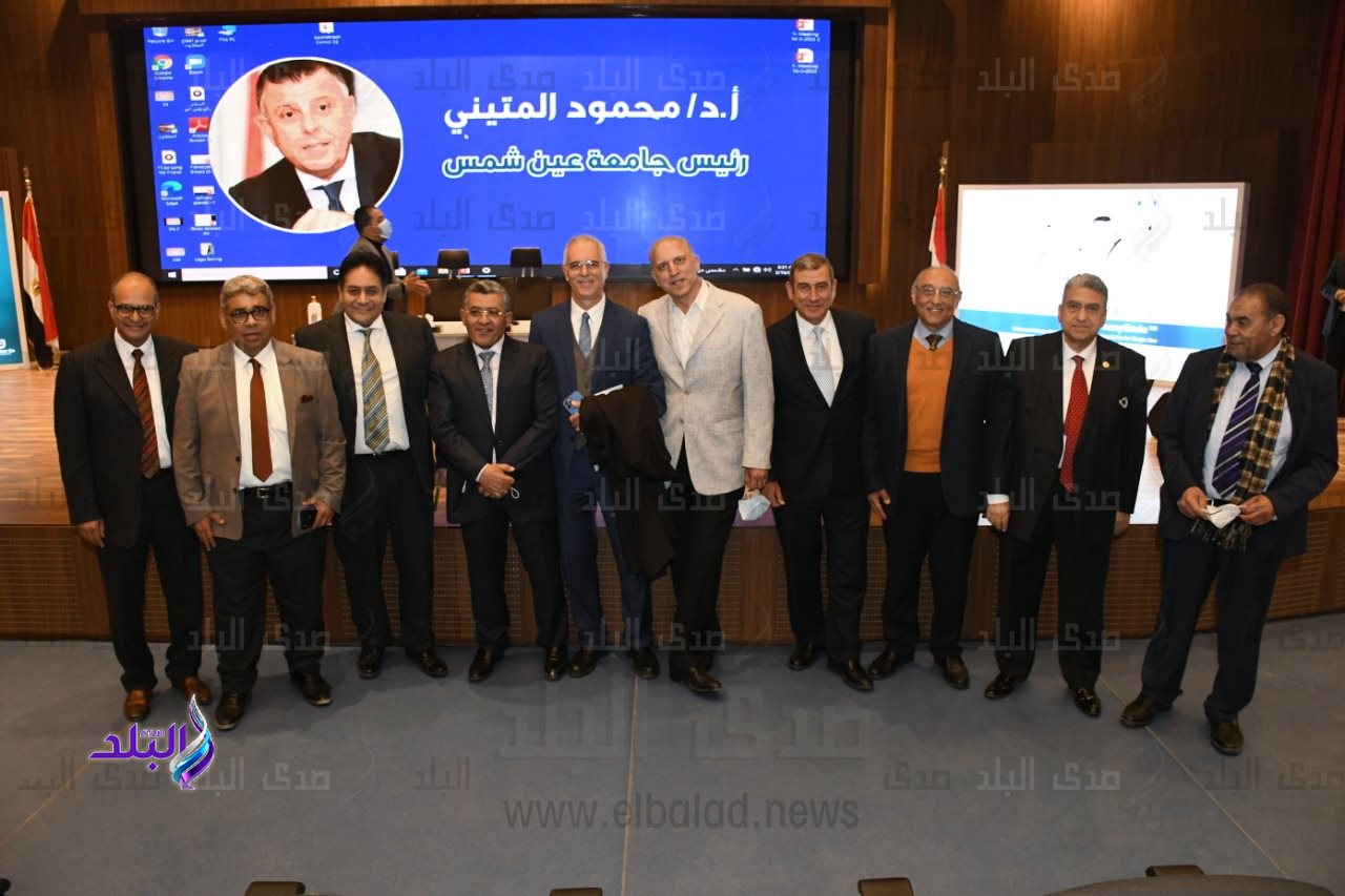 طب عين شمس يكرم رئيس الجامعة ونائبه للدراسات العليا ودفعة 1985