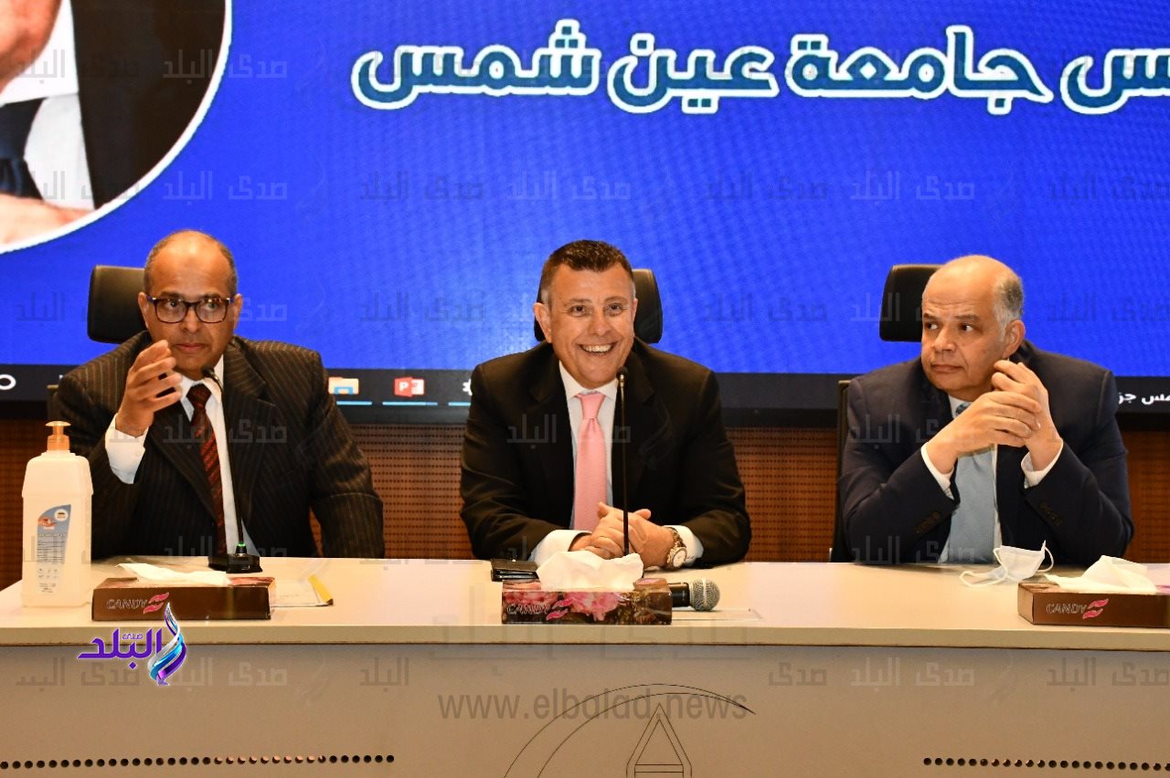 طب عين شمس يكرم رئيس الجامعة ونائبه للدراسات العليا ودفعة 1985