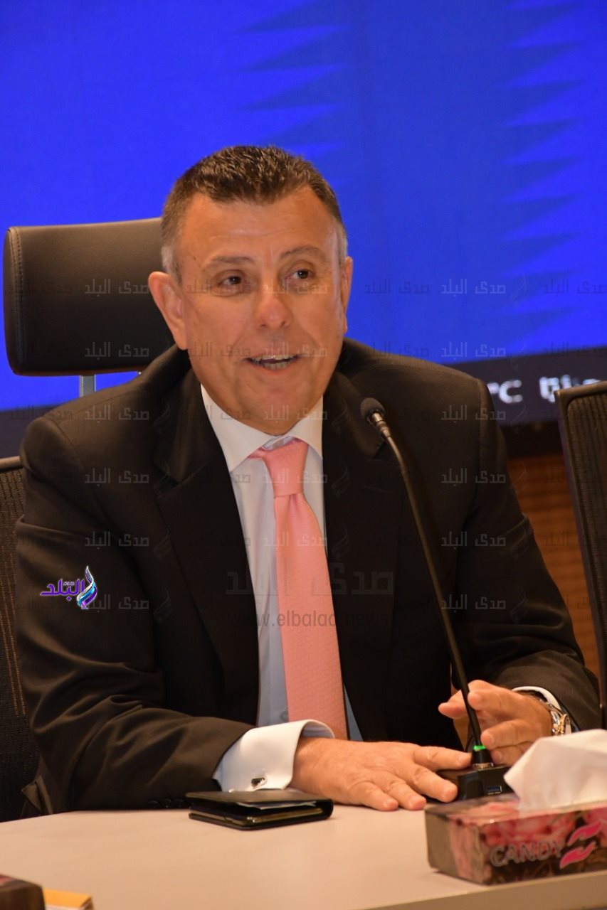 طب عين شمس يكرم رئيس الجامعة ونائبه للدراسات العليا ودفعة 1985