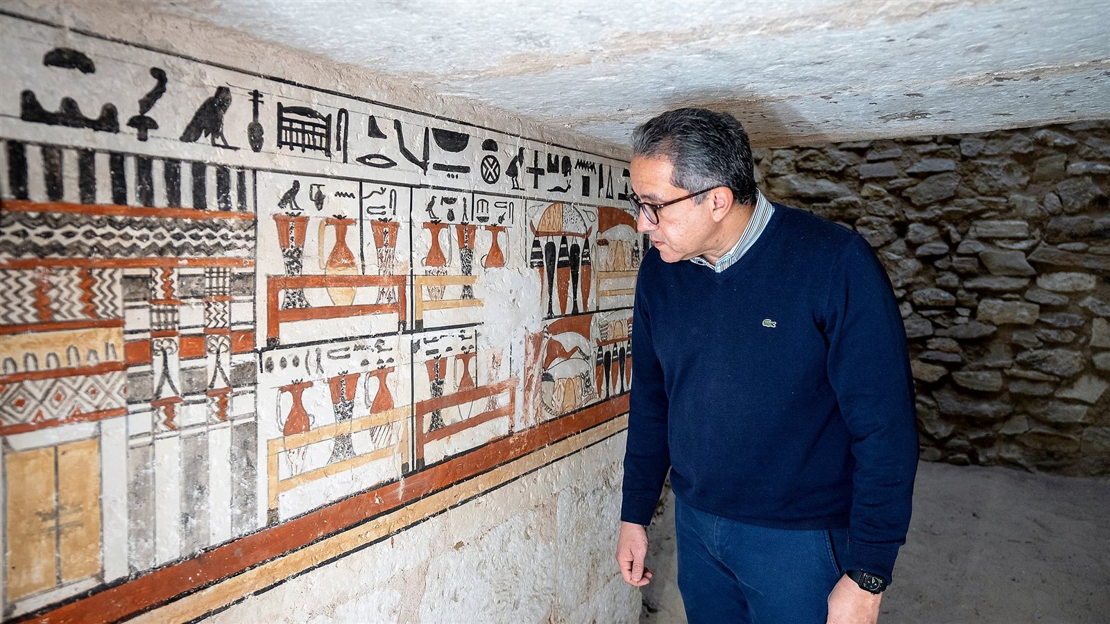 وزير السياحة والآثار 