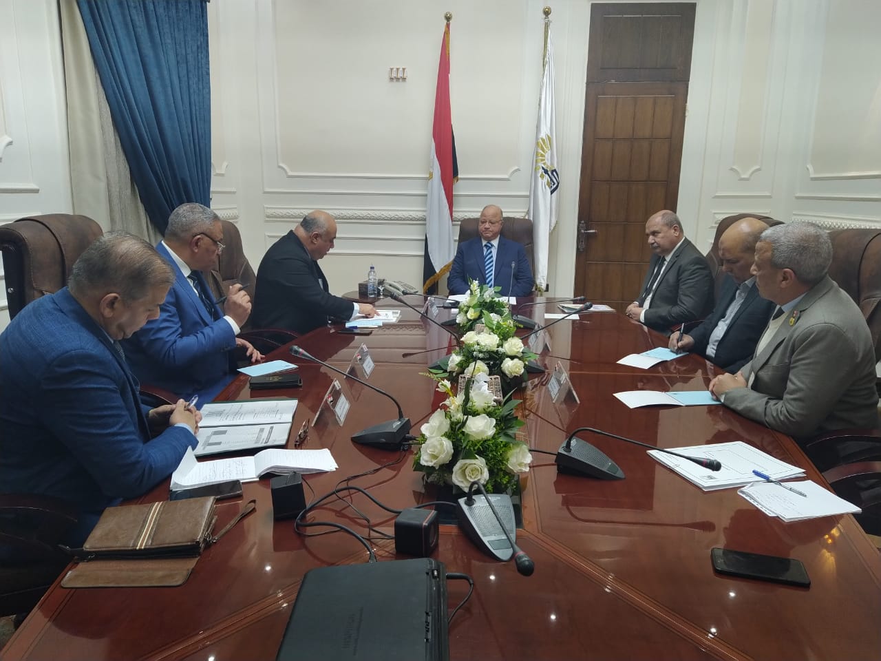 محافظ القاهرة خلال اللقاء