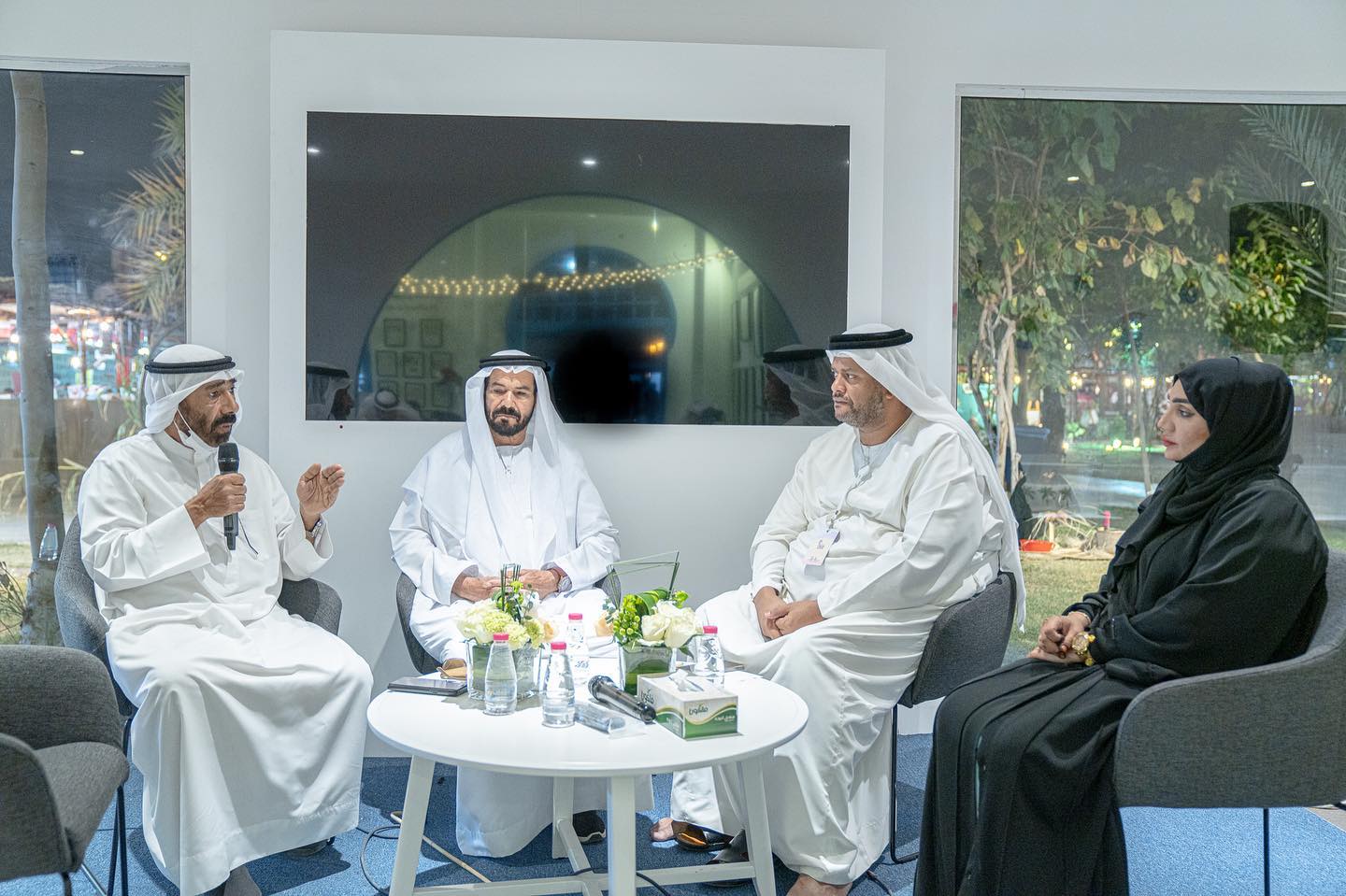 جانب من الجلسة النقاشية جانب من الجلسة النقاشية