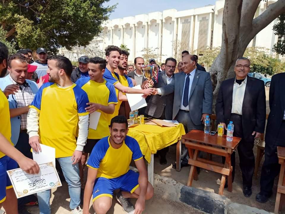 طلاب كلية الصيدلة جامعة الأزهر 
