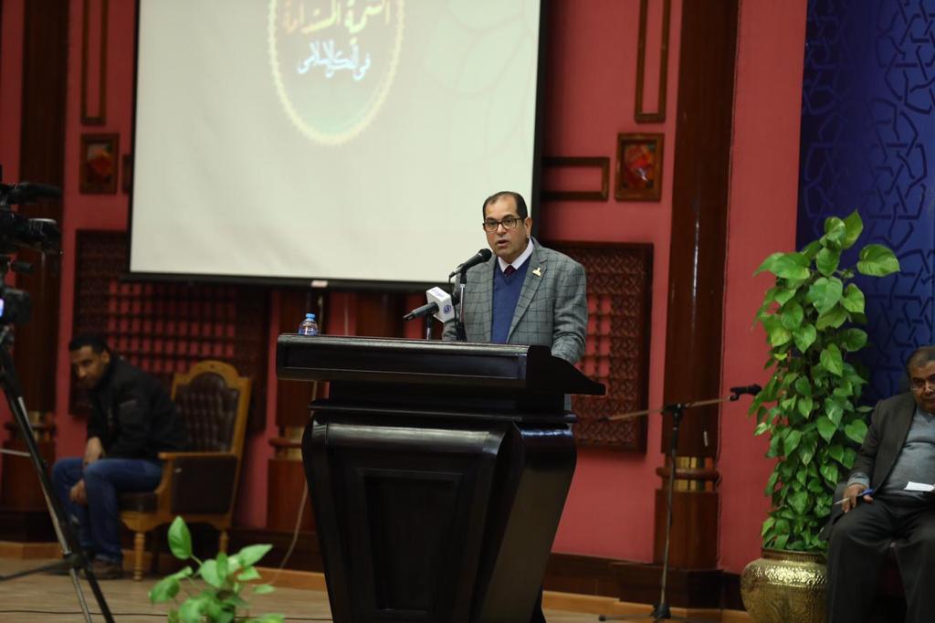 الدكتور يوسف عامر