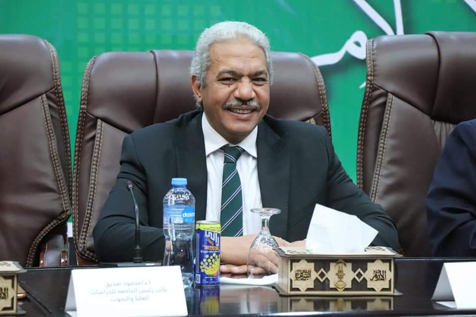 الدكتور محمود صديق