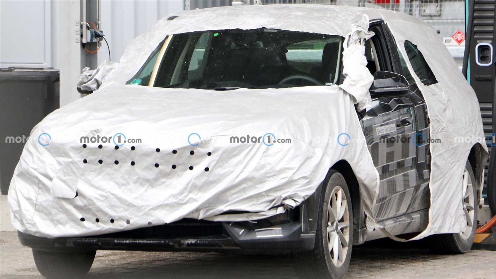 BMW تطلق سيارة كروس أوفر كهربائية iX1 مع المدى المقدر لها