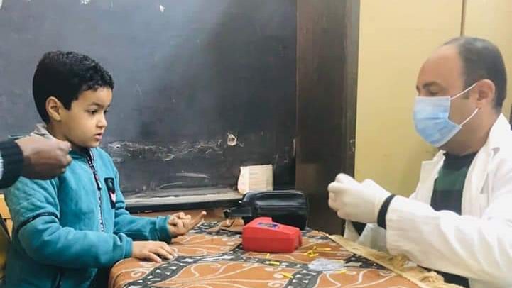 توقيع الكشف الطبي على المرضى بالمنيا 