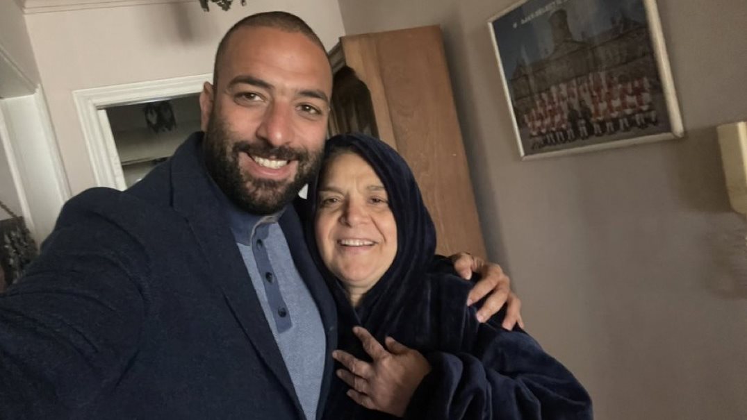 ميدو ووالدته