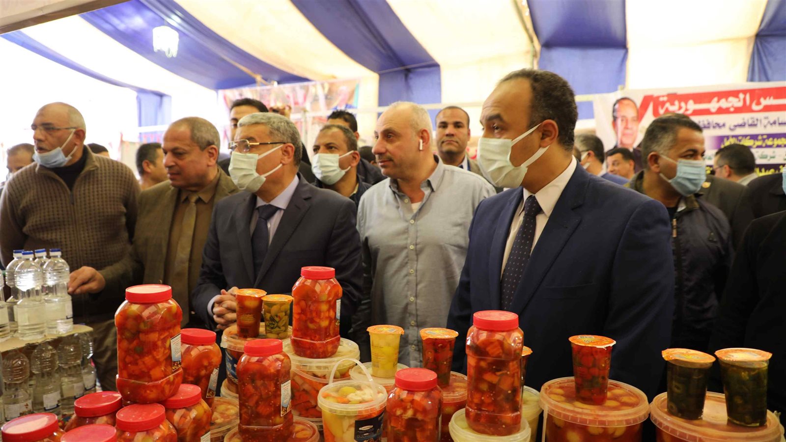 محافظ المنيا يفتتح معرض أهلا رمضان للسلع الغذائية 