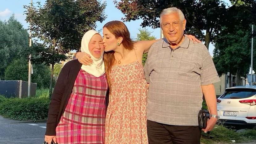 نسرين طافش بصحبه والديها