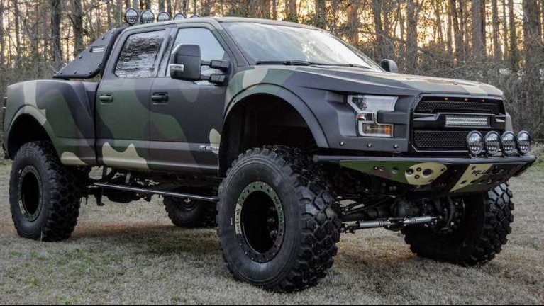 وحش الطرق الوعرة .. شاحنة فورد F250 تظهر باطلالة عسكرية
