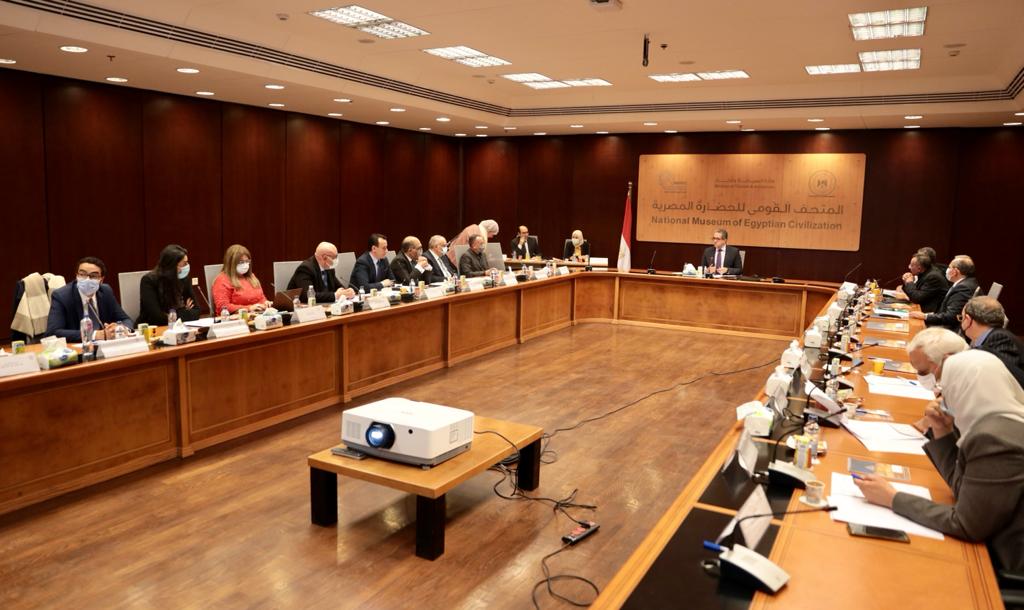 وزير السياحة والآثار 