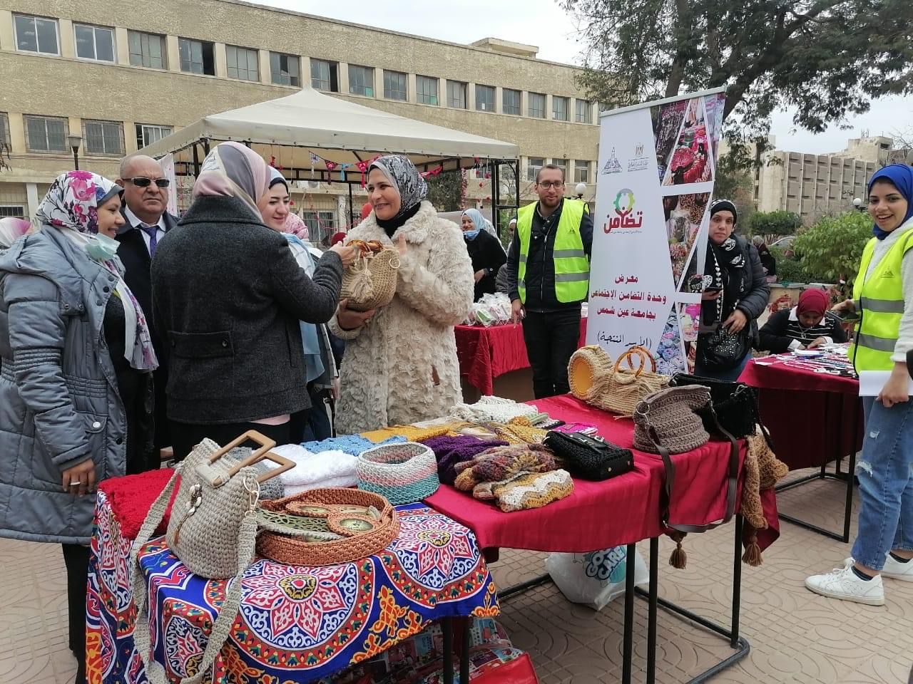 معرض عيد الأم بجامعة عين شمس 