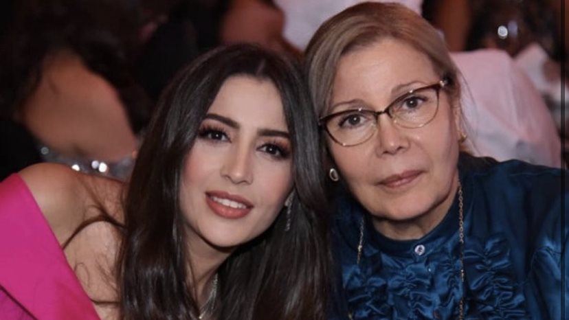 جنات و والدتها