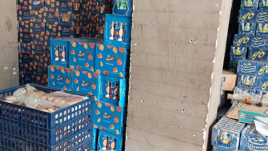 ضبط 3700  عبوة عصائر وباتيه أطفال منتهية الصلاحية داخل مخزن 