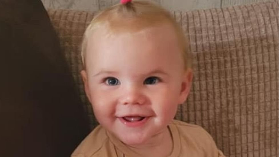 الطفلة بيلا - قتلها كلب أليف في المنزل