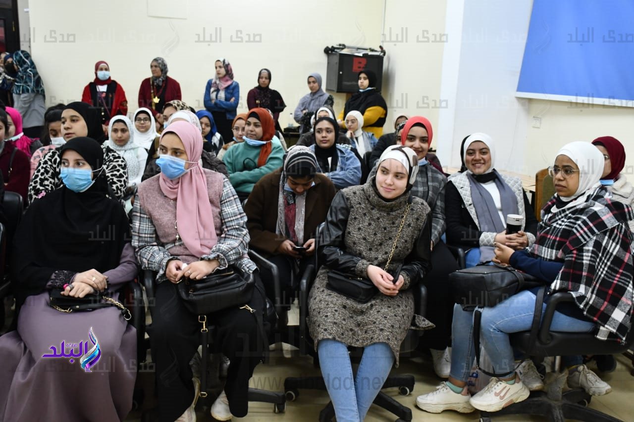 وحدة دعم المراة ومناهضة العنف تحتفل بعيد الأم بتربية عين شمس 