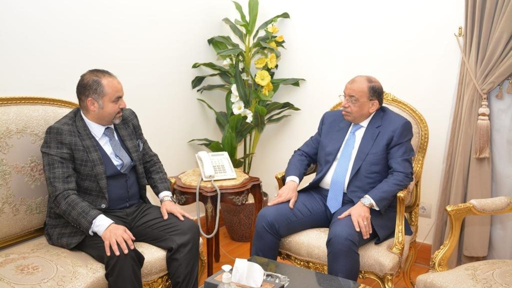 وزير التنمية المحلية  مع رئيس مؤسسة أجيال مصر وزير التنمية المحلية  مع رئيس مؤسسة أجيال مصر