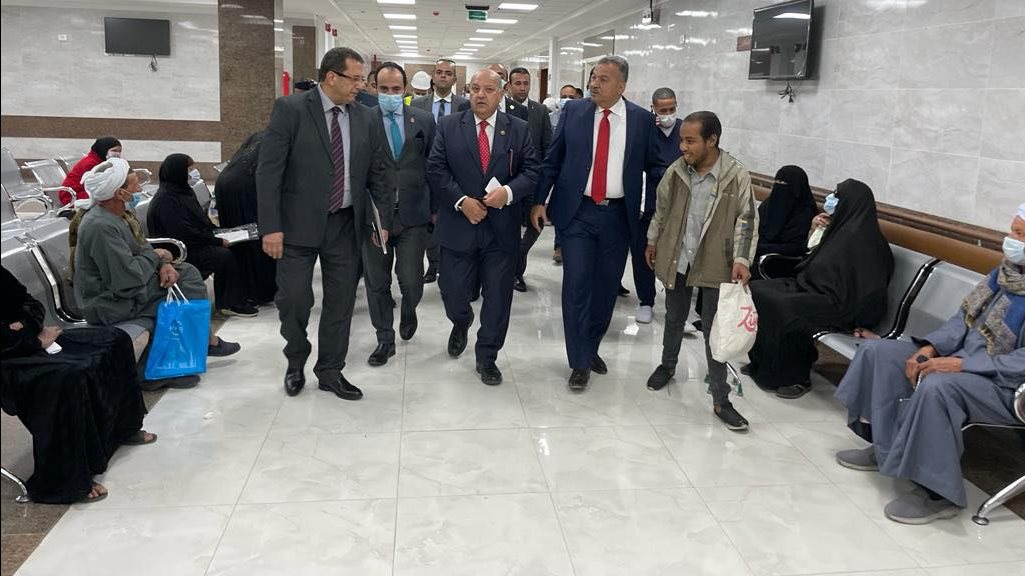 وفد صحة النواب يتفقد أعمال تطوير مجمع الأقصر الدولي