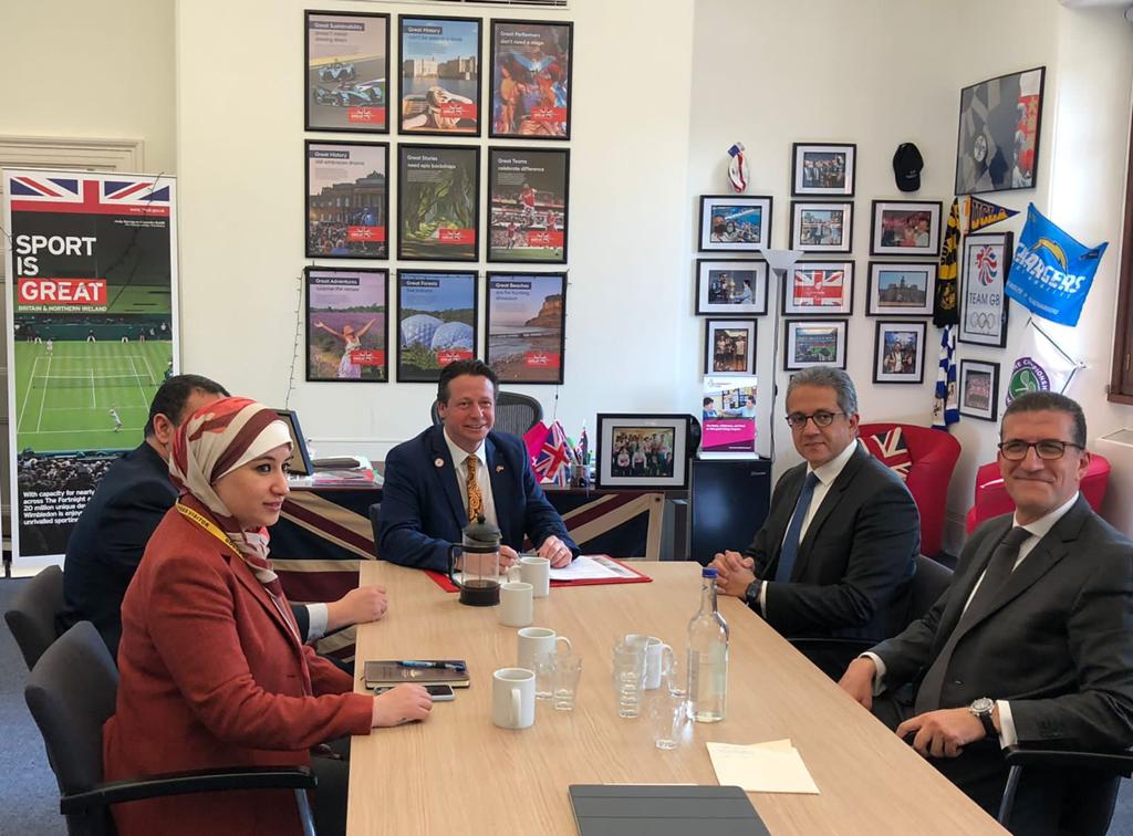 وزير السياحة والآثار 