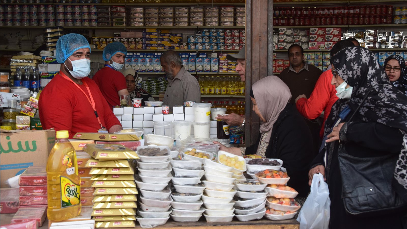 المواطنون يشيدون بجودة وأسعار منتجات القوات المسلحة