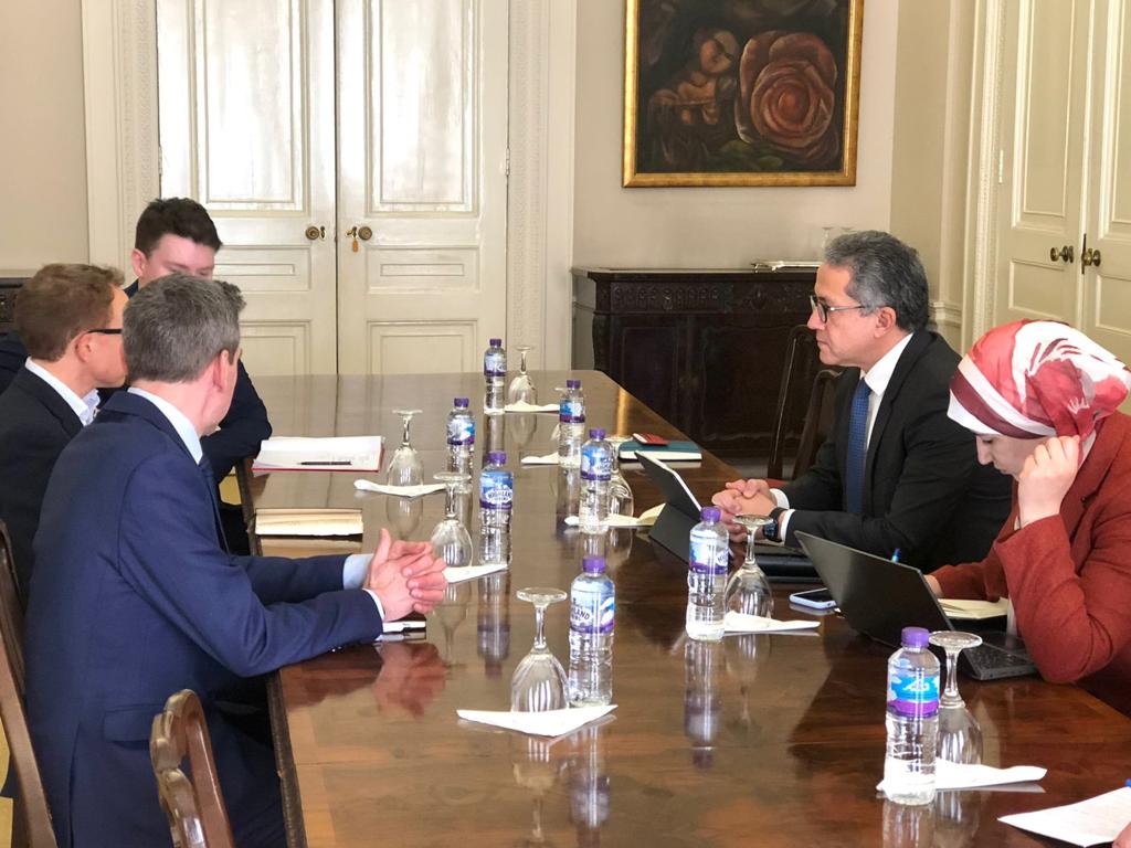 وزير السياحة والآثار 