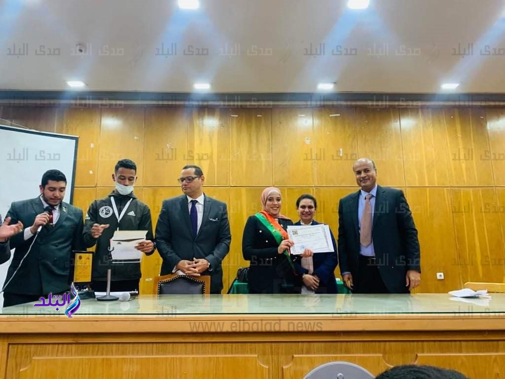 طلاب حقوق عين شمس يقدمون نموذج محاكاة للمحكمة الاقتصادية