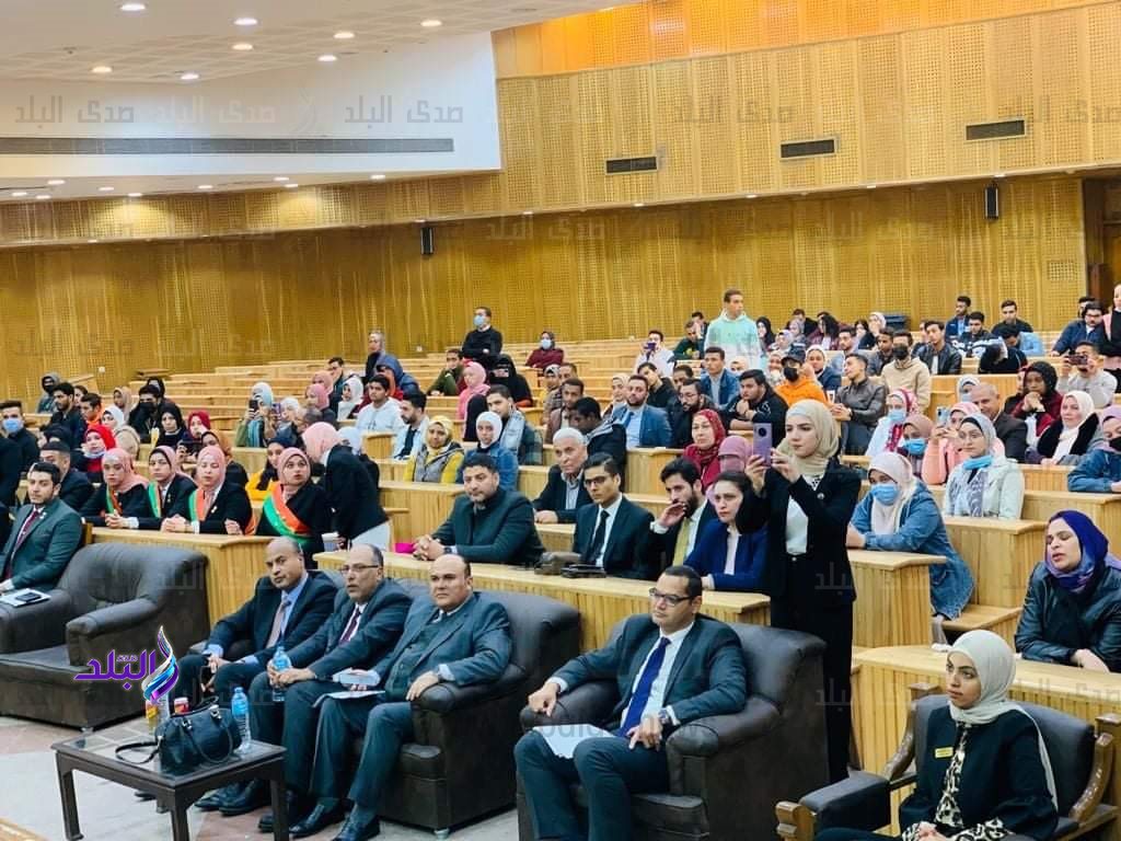 طلاب حقوق عين شمس يقدمون نموذج محاكاة للمحكمة الاقتصادية