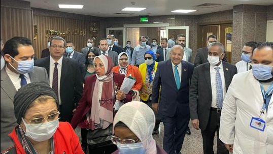 وفد صحة النواب فى البياضية بالأقصر 