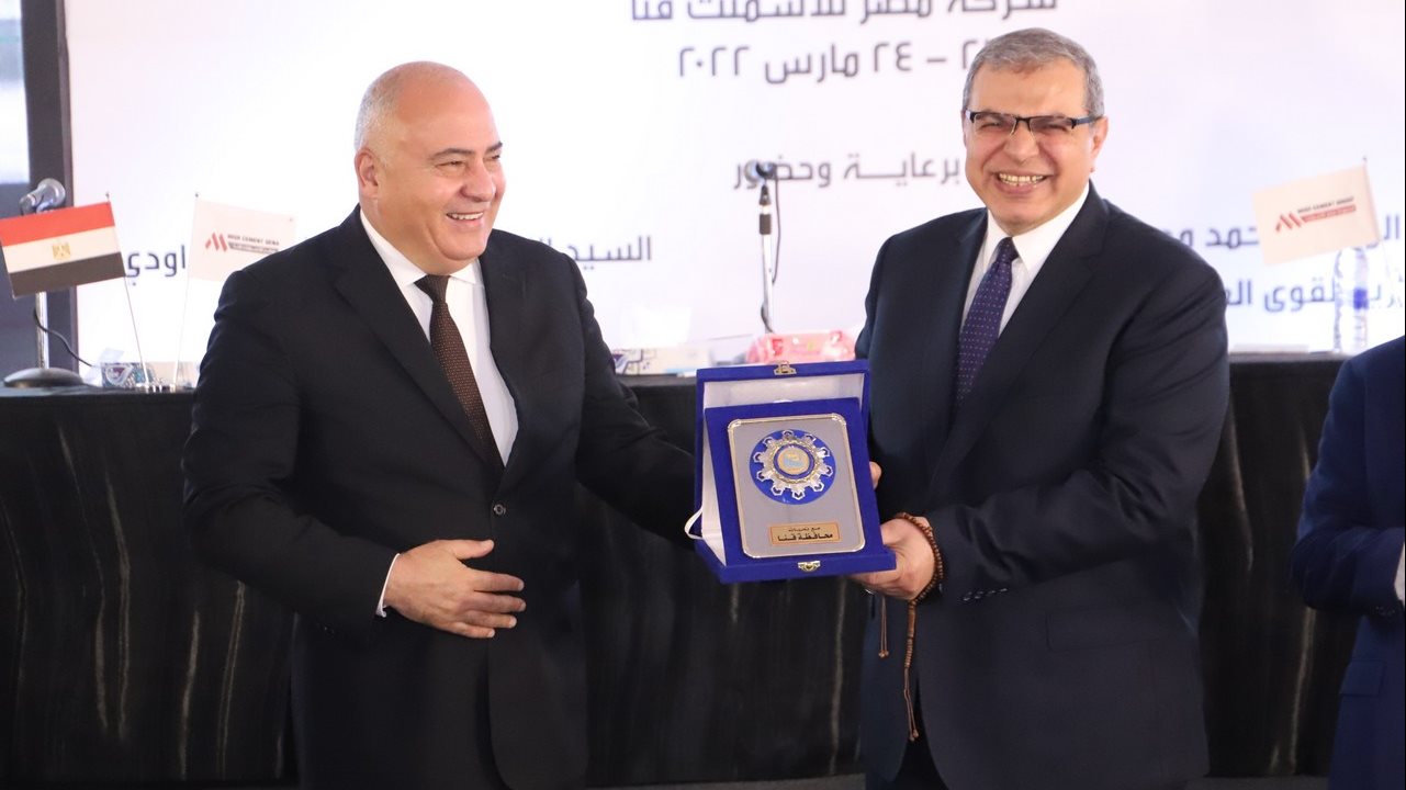 وزير القوى العاملة ومحافظ قنا 