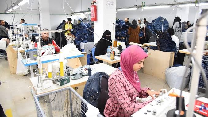 صناعة الملابس والغزل والنسيج