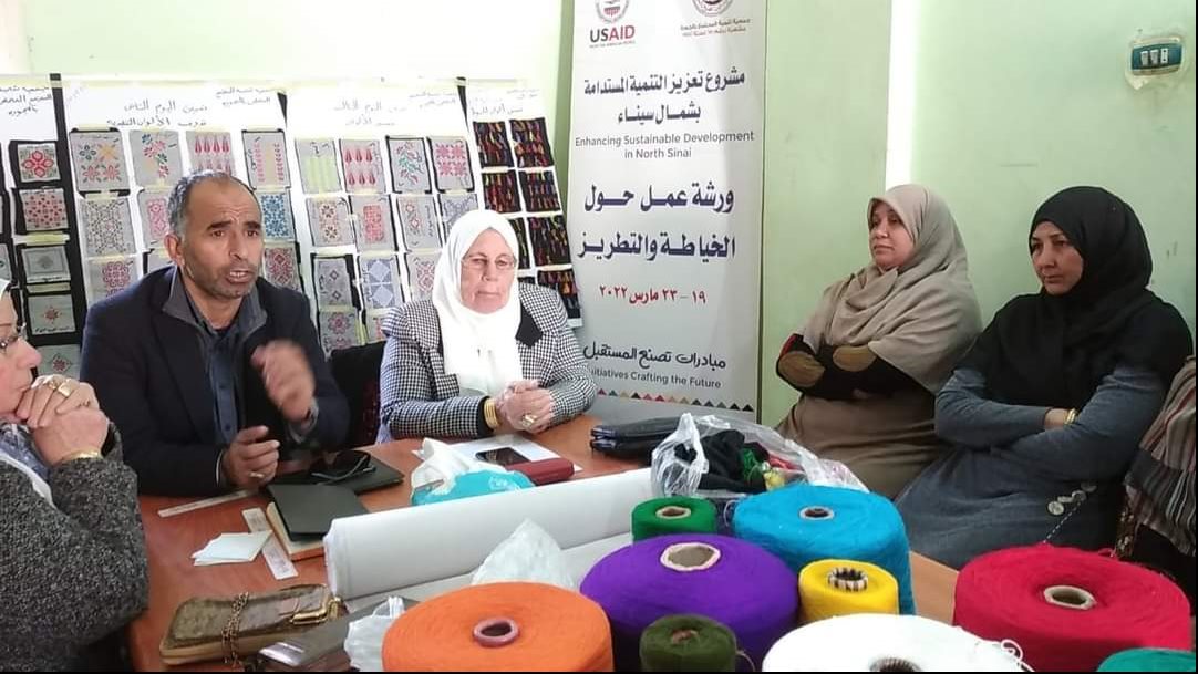 ورشة عمل حول أعمال الخياطة والتطريز في سيناء 
