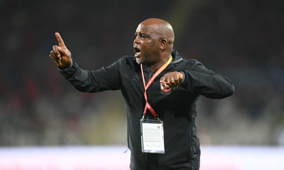 بيتسو موسيماني المدير الفني لفريق الأهلي