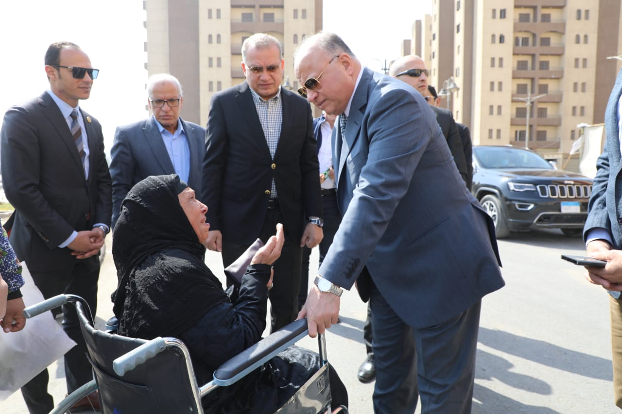 محافظ القاهرة خلال الجولة