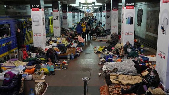 محطات مترو الأنفاق تتحول إلى منازل لسكان خاركيف 