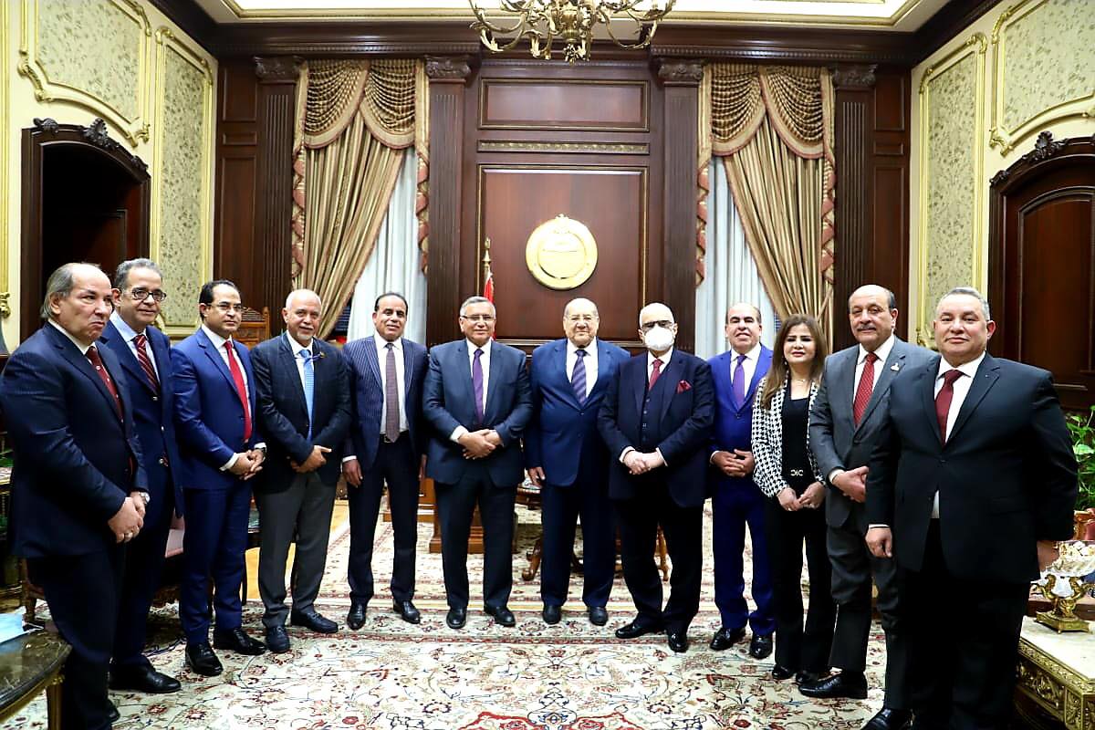 رئيس الشيوخ يستقبل رئيس الوفد الجديد