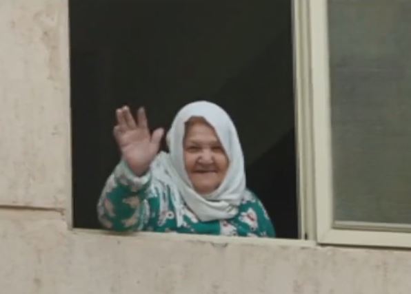 مسنة فى دار رعاية
