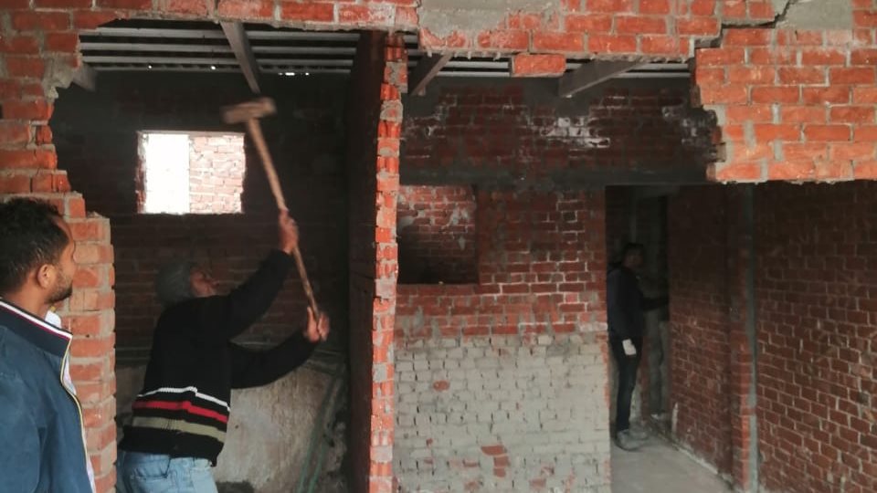 إزالة أعمال بناء مخالف في الإسكندرية