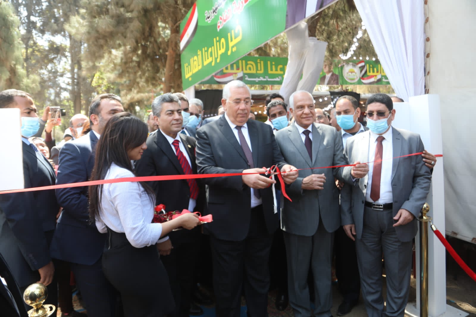وزير الزراعة يفتتح معرض السلع الغذائية