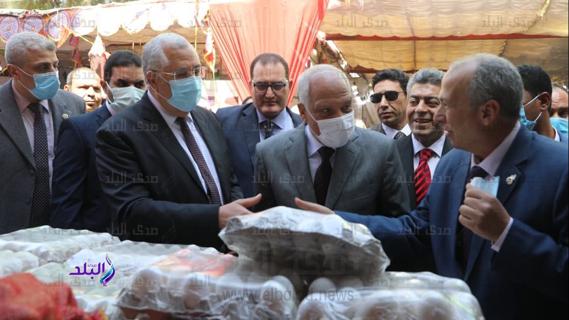 وزير الزراعة ومحافظ الجيزة يفتتحان معرض للسلع والمنتجات 