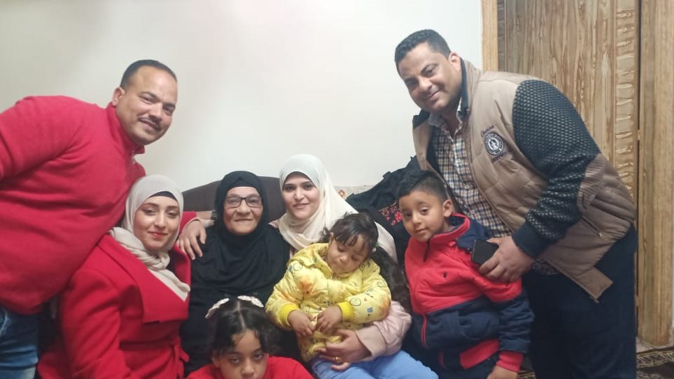 الحاجة سميرة حسان مع بناتها 