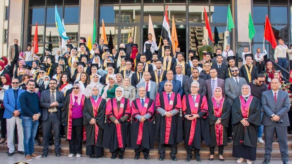 رئيس جامعة طنطا يشهد حفل تخريج دفعة جديدة من طلاب كلية الصيد