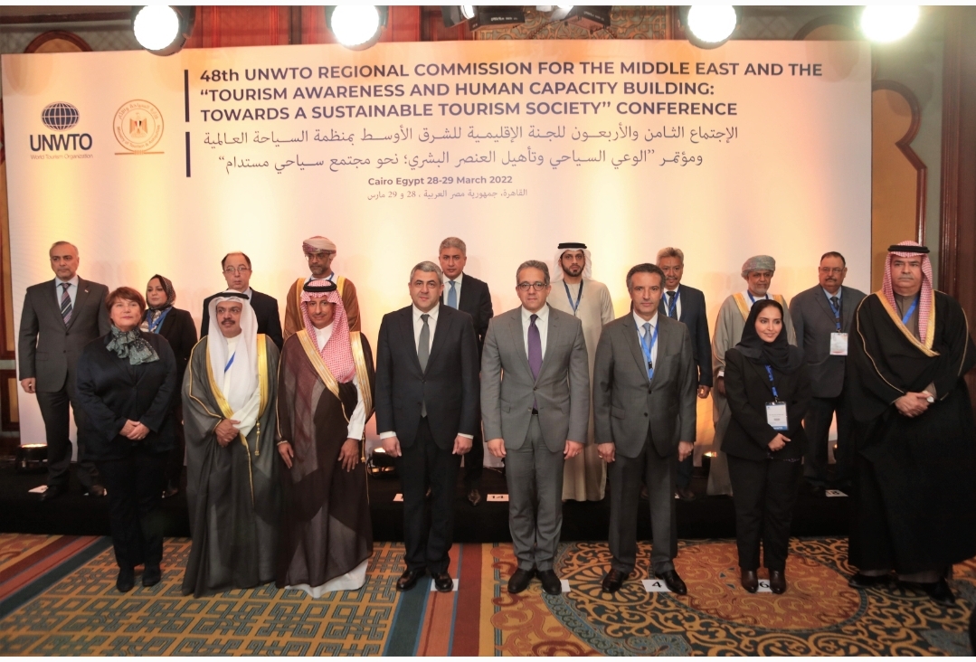 وزير السياحة والآثار 