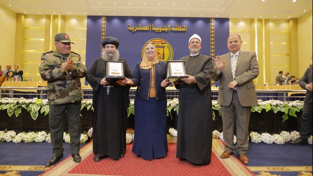 قائد المنطقة الجنوبية العسكرية ووزيرة التضامن الاجتماعي