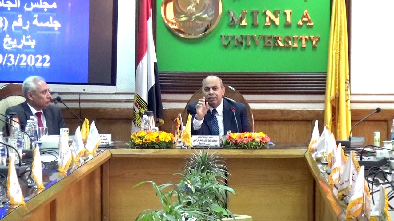 الدكتور مصطفى عبد النبي رئيس الجامعة 